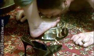 Mistress Bojana – Feet Feeding